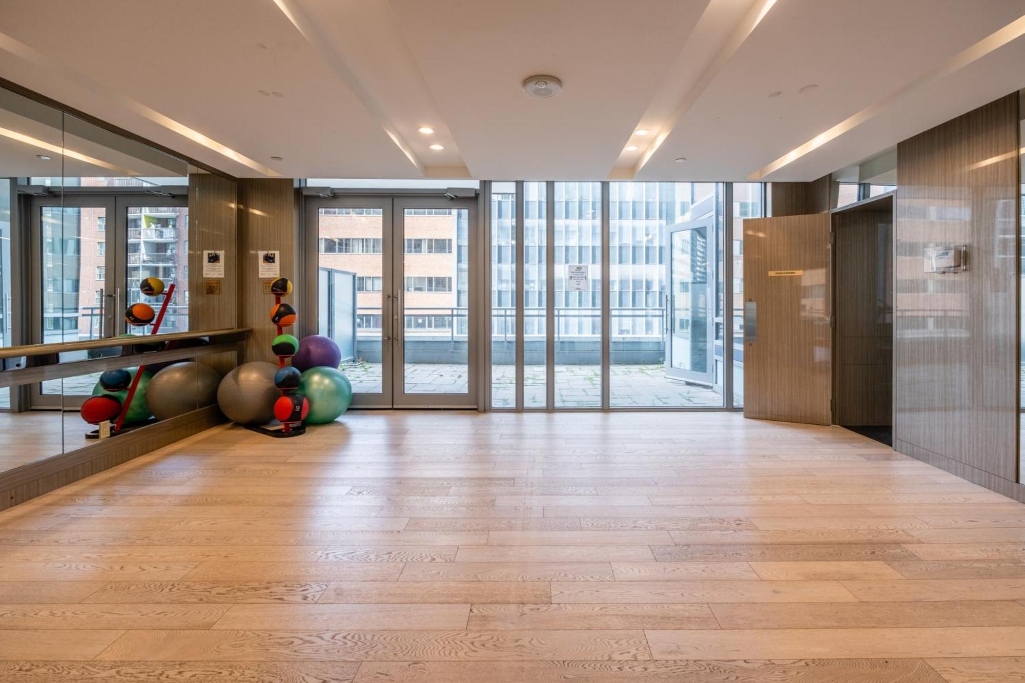 Modern Dunfield Ave Condos By Globalstay Toronto Luaran gambar